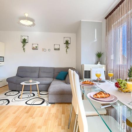 Apartman Andi Apartment พูลา ภายนอก รูปภาพ